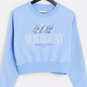 Abercrombie & Fitch Graphic Crop Crewneck Sweatshirt in Blue